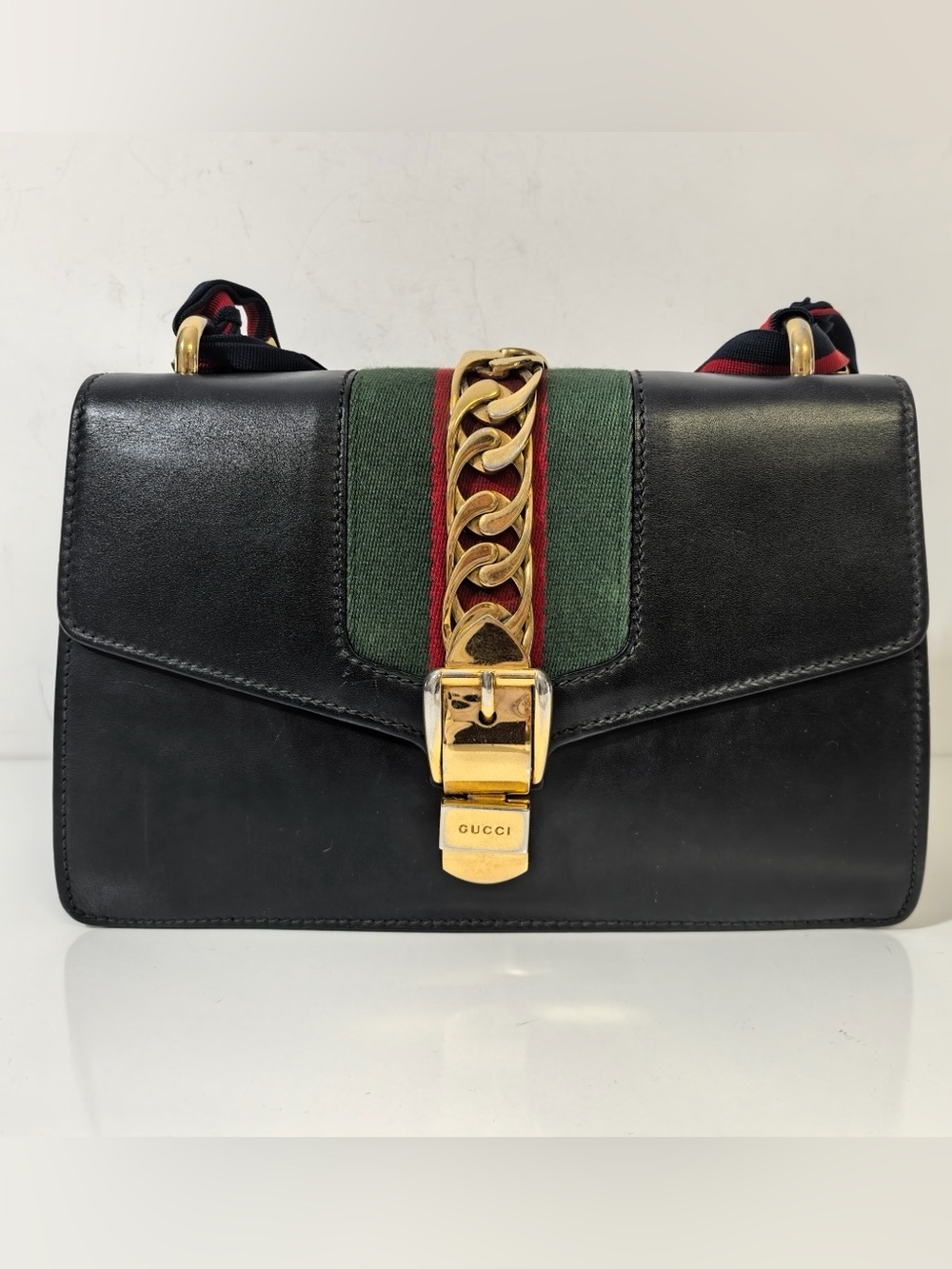 Pre-Owned Gucci Sylvie Medium Black Leather Shoulder Bag